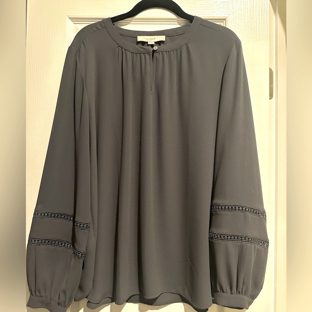 Ann Taylor Loft NWT women’s blouse.